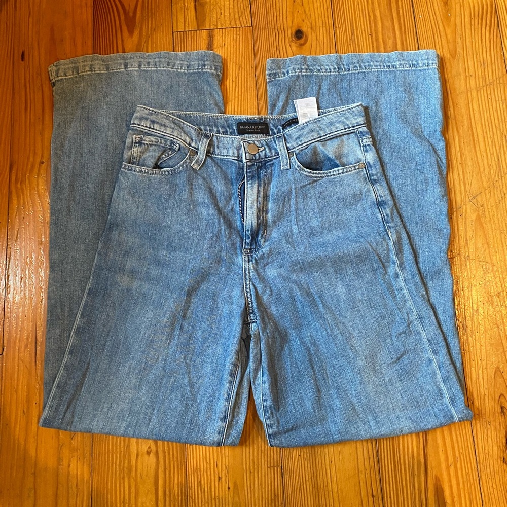 BANANA REPUBLIC High Rise Wide Leg Jeans- Size 28